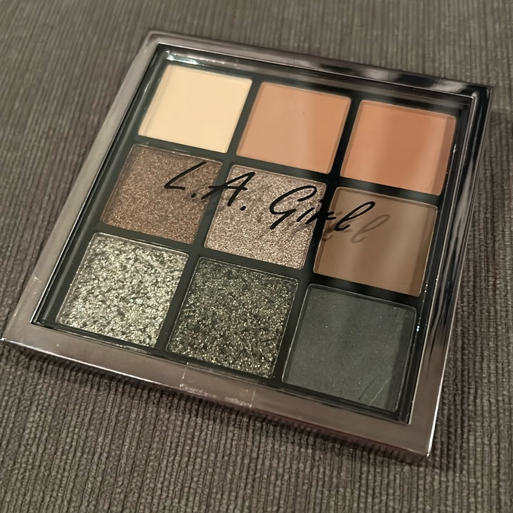 LA Girl Keep it Playful Eyeshadow Eye Palette GES433 DOWNPLAY NEW